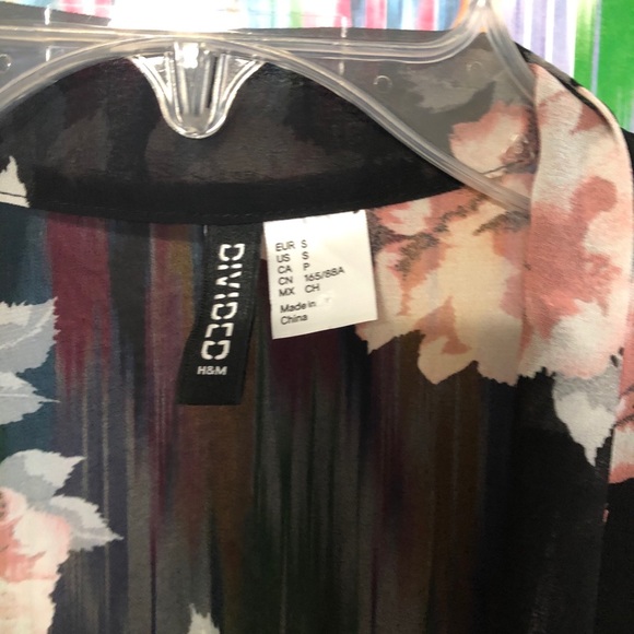 H&M thin black floral cardigan with belt tie - Picture 4 of 4